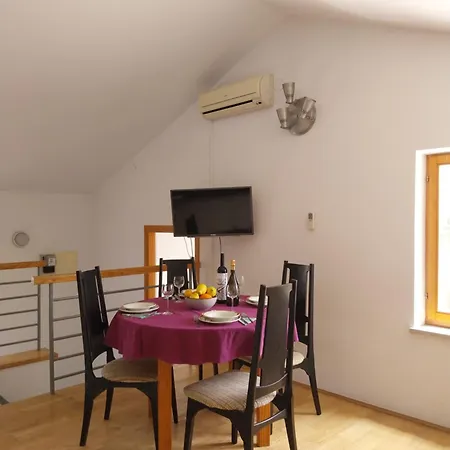 Miodrag Apartman Zára